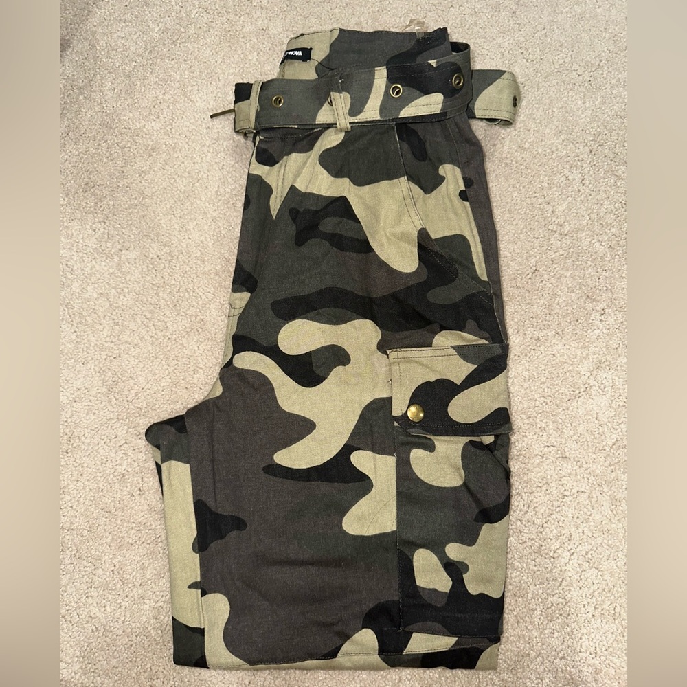 Fashion Nova camo Cargo joggers
